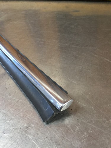Alfa Romeo Spider 86-94 • Right Upper Outer Door To Window Trim. Used. KAR842 - Picture 4 of 11