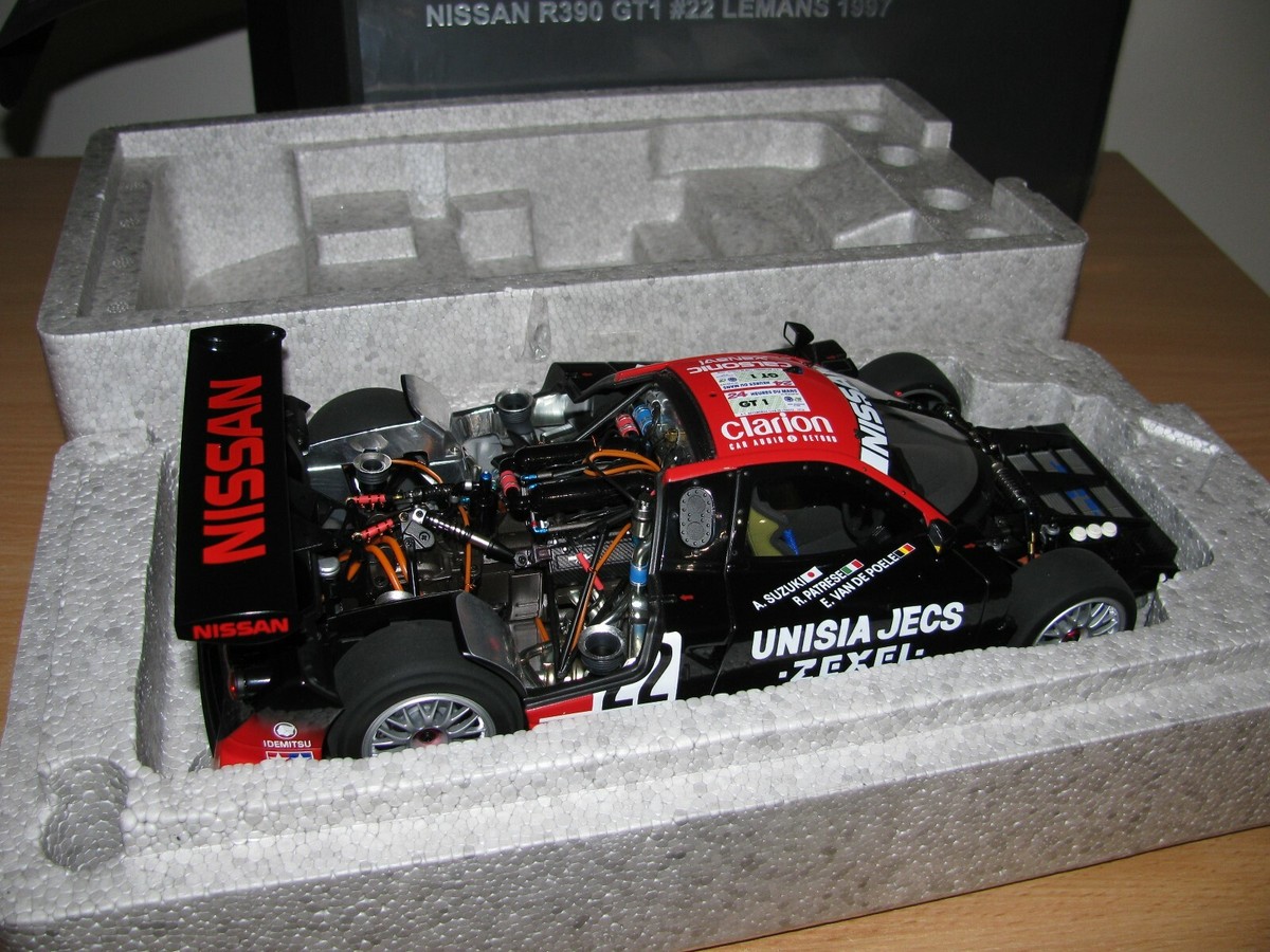 割引クーポン配布中!! ☆[訳あり]☆絶版！1/18日産 R390 GT1 #23LM97
