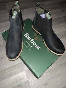 barbour chukka boots black