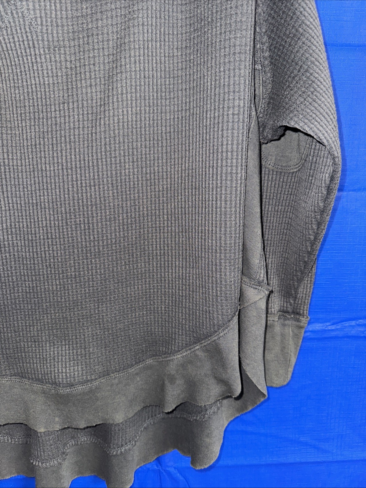 Free People We The Free Thermal Top Size Small V-Neck Waffle Knit Oversized #437