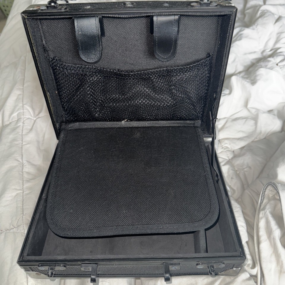 Intec Hard Aluminum Black Carrying Case for Nintendo Game Boy Advance ...