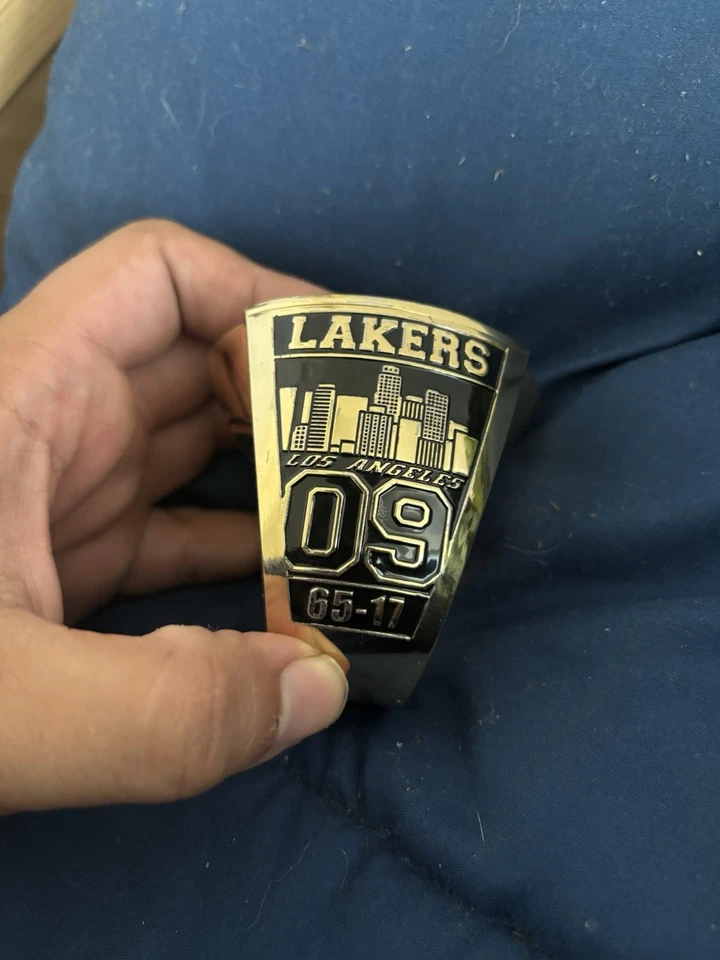 Anillo réplica Lakers 2009 Foto 3 de 4