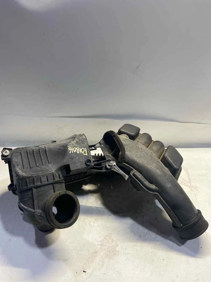 Used Air Cleaner Assembly fits: 2016 Honda Pilot Grade C - Image 4 of 4