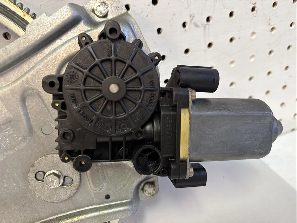 1997-2002 BMW Z3 Roadster elevador regulador de janela de passageiro direito com motor fabricante de equipamento original - Imagem 2 de 4