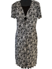 Dressbarn Black White Floral Short Sleeve Dress SZ 12 Micro Pleats Lettuce Hem