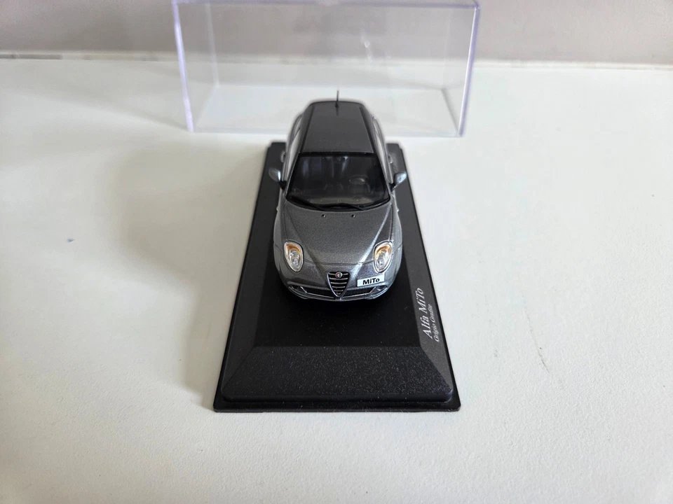Minichamps 1/43 Alfa Romeo MiTo - Gris metálico - 2009 - 400120801 - Imagen 2 de 4