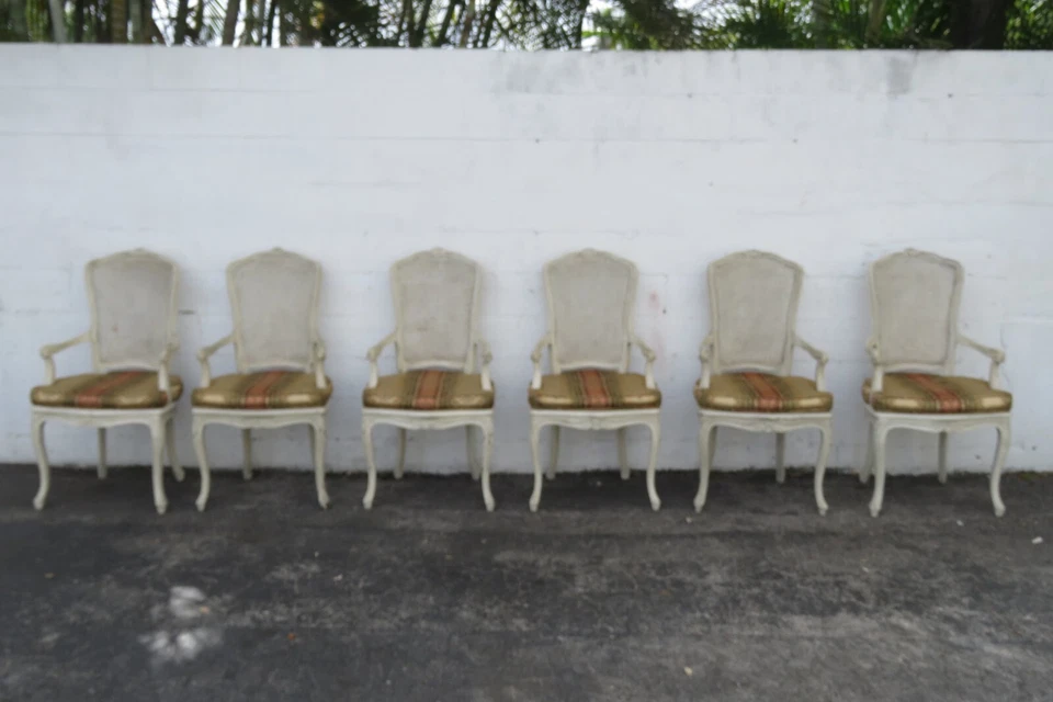 Juego de seis sillas de comedor francesas Shabby Chic talladas pintadas en caña 5818 Foto 2 de 4