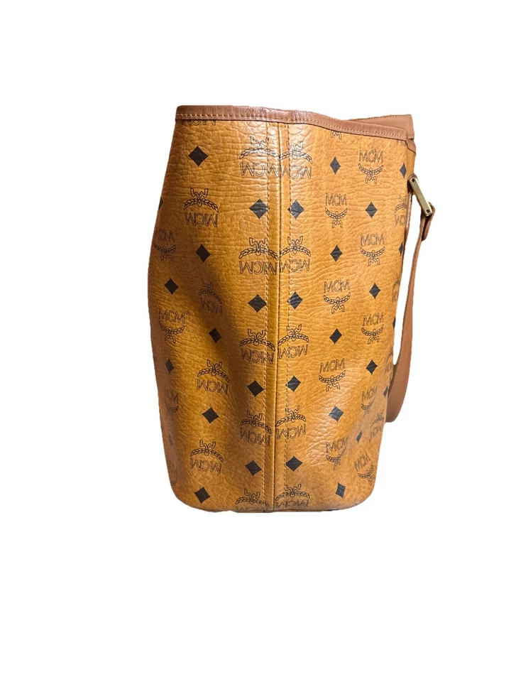 This is an MCM Visetos monogram tote bag with leather trim and a central stripe. - Image 4 of 4