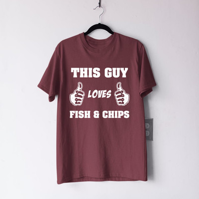 This Guy Loves Fish & Chips T-Shirt lustig Feinschmecker Straße Fisch Pommes Liebhaber Geschenk