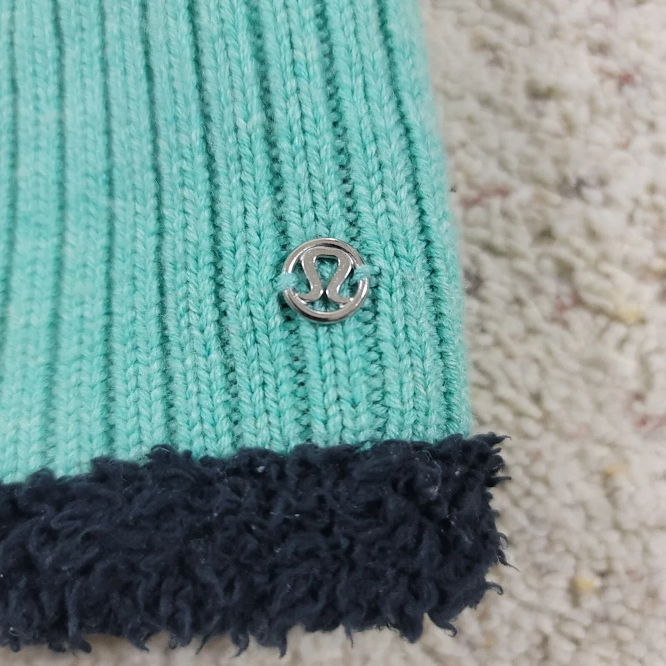 Gorro Lululemon Merino lã toque aconchegante verde perfeito preto forro difuso RARO - Imagem 2 de 4
