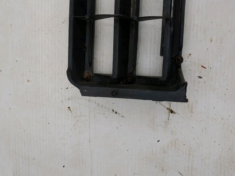 85 86 Mercury Capri 1984 parrilla OEM Foto 4 de 4