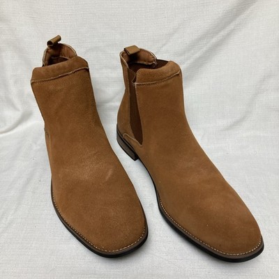 Rollda Men's Chelsea Boots in brown. They are a classic ankle-high style designe