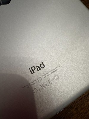 Apple iPad Air (1st Generation) A1474 16 GB, Wi-Fi, 9.7 in - Space Gray
