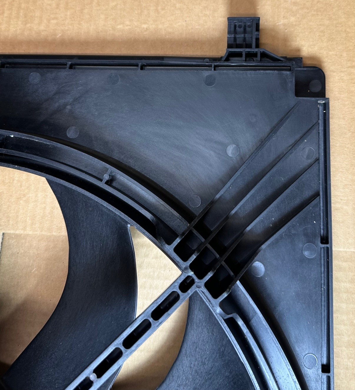 2014-2017 MASERATI GHIBLI QUATTROPORTE RADIATOR FAN SHROUD COOLING 16478747 OEM
