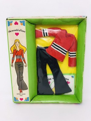 HASBRO WORLD OF LOVE #4454 SPORT GEAR DOLL CLOTHES 9'' PEACE LOVE SOUL FLOWER