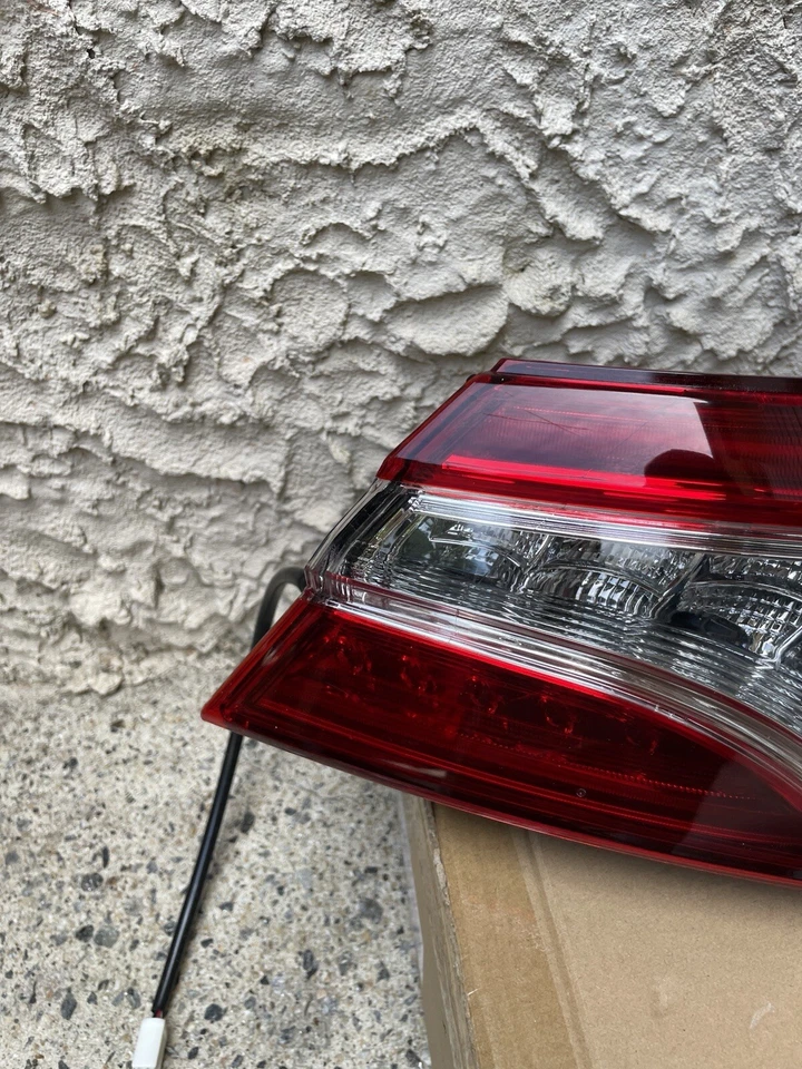 Luz trasera exterior pasajero derecho Toyota Camry 2018-2020 DEPO. A590 Foto 2 de 4