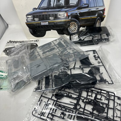 Jeep Grand Cherokee Limited V8 Tamiya 1:24 Model Kit # 24127