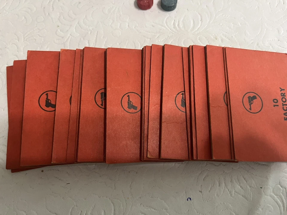 Juego de mesa James Bond 007 1964 - piezas de repuesto - 12 figuras - 45 cartas - 2 fichas de madera Foto 2 de 4