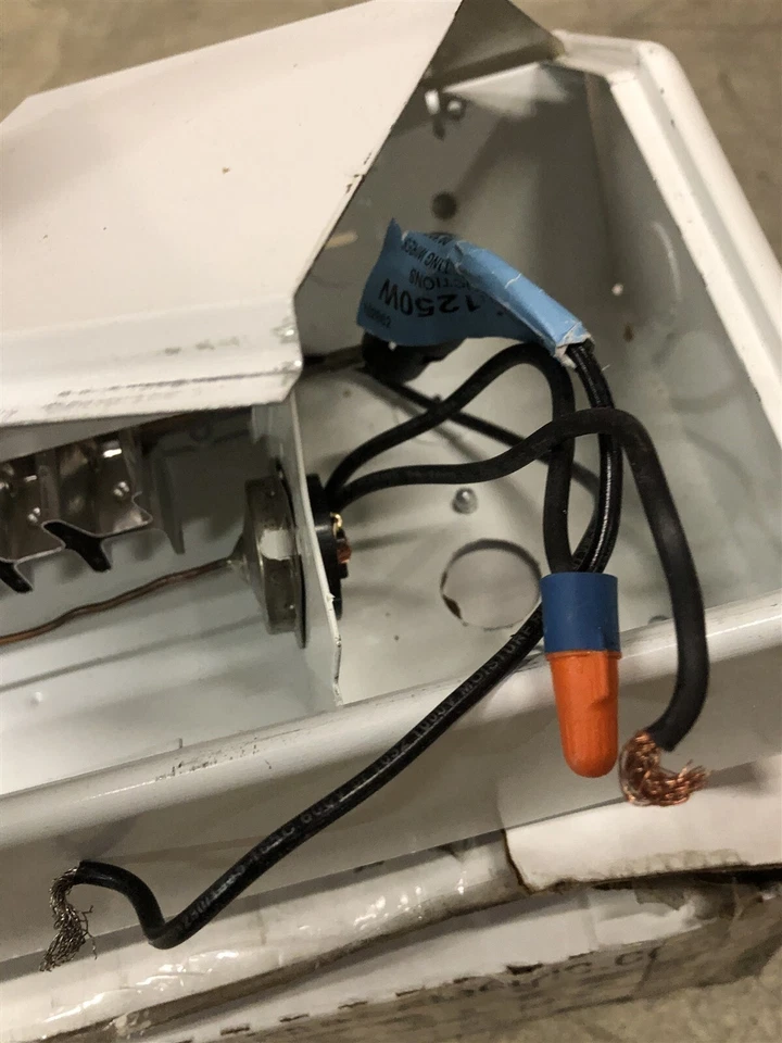 Calentador de zócalo King Electric 5K1212BW 5 ft 120 V K - 1250 W, blanco Foto 3 de 4