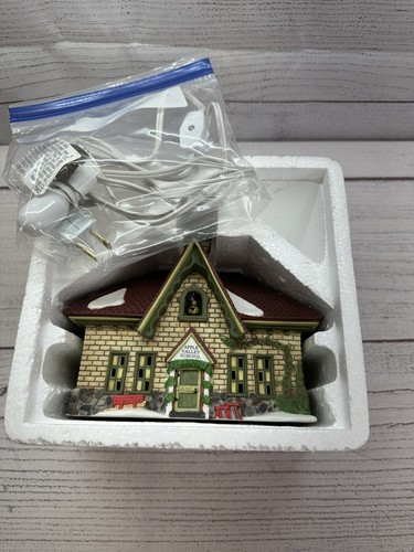 Dept 56 Apple Valley School - New England Christmas Village Series 1996 - Picture 13 of 18