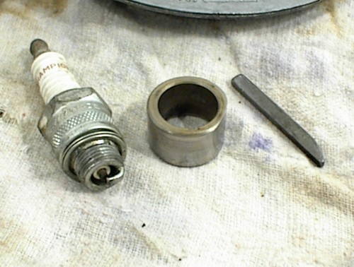 VINTAGE MARTIN 20 BOAT MOTOR IGNITION PLATE COIL SPARK PLUG Ser # A17382 - Picture 2 of 12