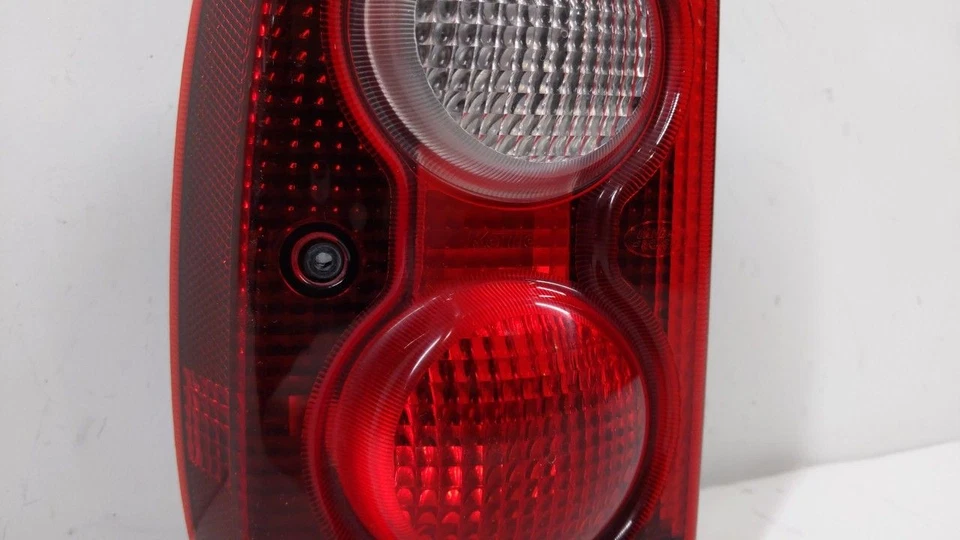 2004-2005 Land Rover Freelander Driver Left Side Tail Light Taillight Oem WJQMA - Image 3 of 4