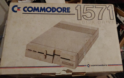 Commodore Disklaufwerk 1571 Floppy (+ Netzkabel, Serial) 119443 works in OVP
