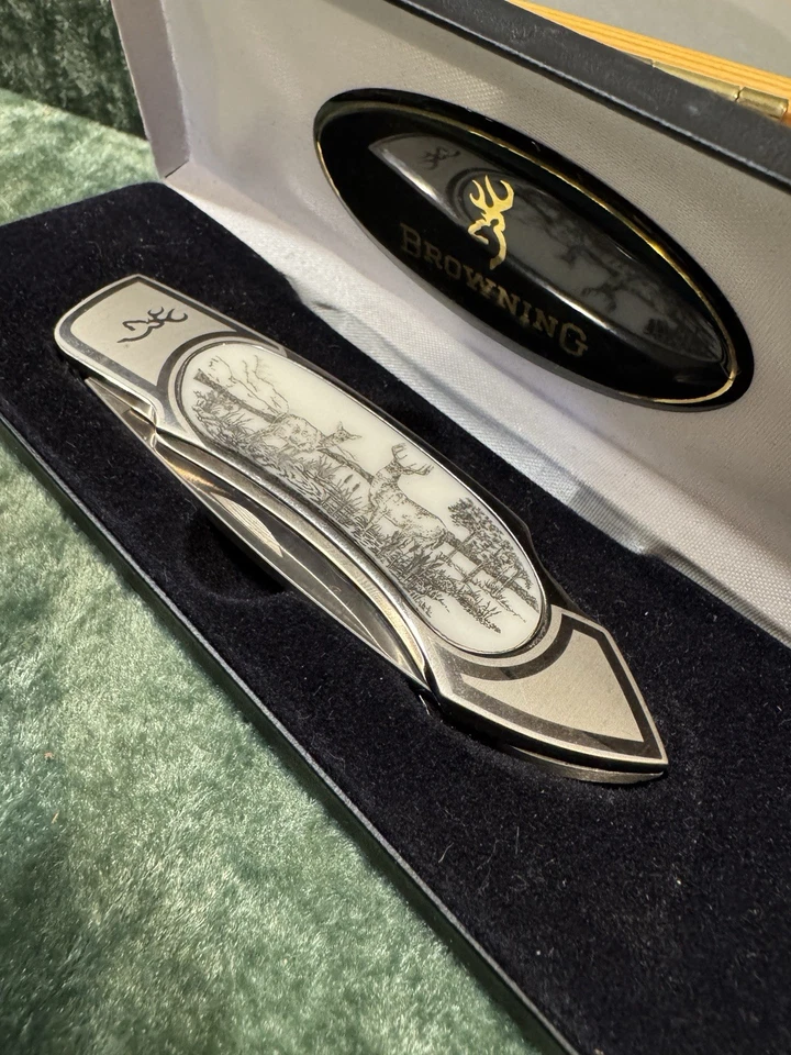 Browning WhiteTail Scrimshaw carpeta bloqueo de zinc cuchillo trasero 322540 Taiwán Foto 3 de 4