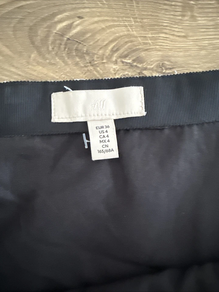 H&M Black Checked Dogtooth Mini Skirt Small EU 36 - Image 4 of 4