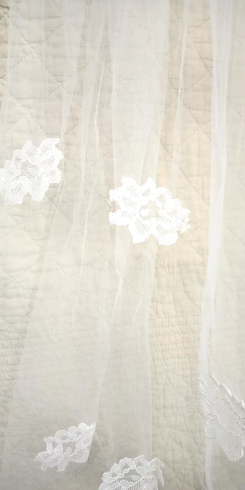 Velo de boda vintage hecho a mano marfil blanco roto floral tul encaje gorra 47" de largo Foto 2 de 4