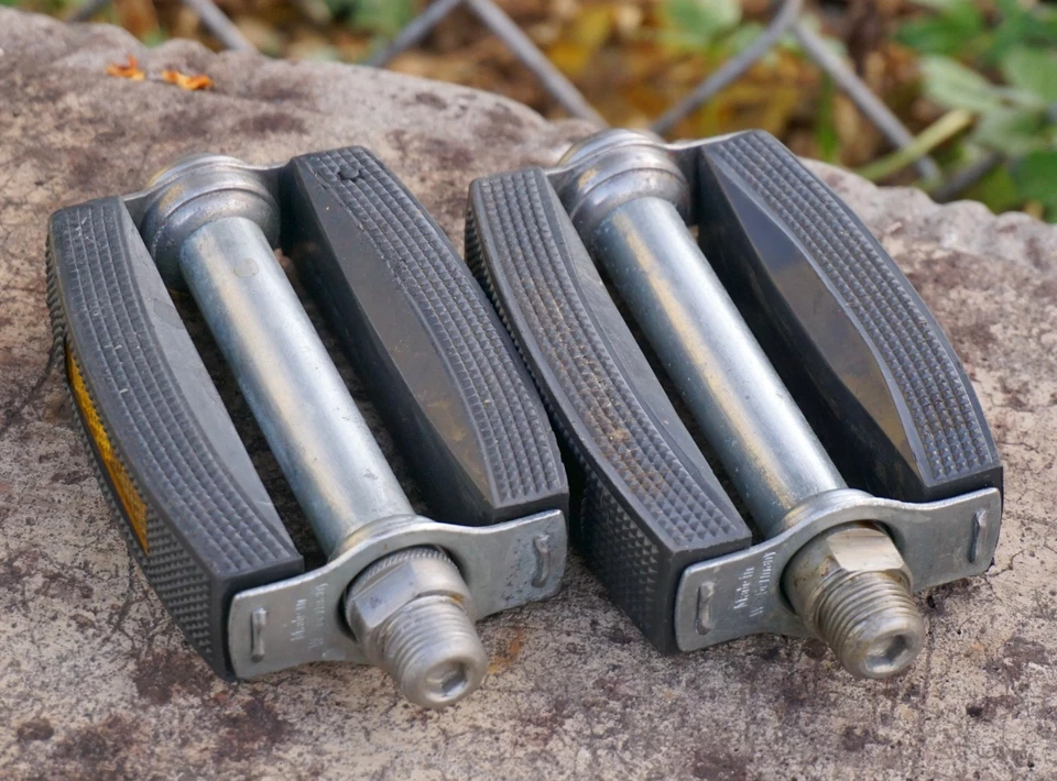 Pedais de bloco vintage Superbe 3 velocidades cruzador helicóptero Grifter Raleigh Union década de 1970 - Imagem 2 de 4