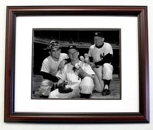 Foto de Yogi Berra, Whitey Ford y Mickey Mantle 8x10 en marco de cereza 11x14 - Imagen 1 de 1