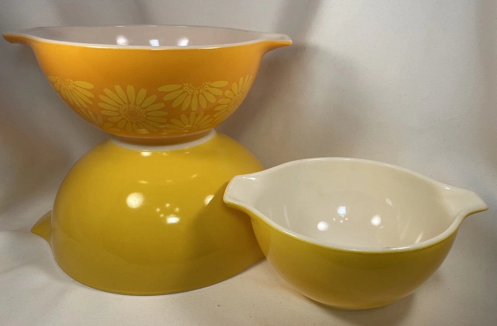 Pyrex Sunflower Daisy Cinderella Yellow/Orange Nesting Mixing Bowls #441,442,443