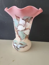 Fenton Connoisseur ? Collection Burmese Trillium Vase Rare Vintage