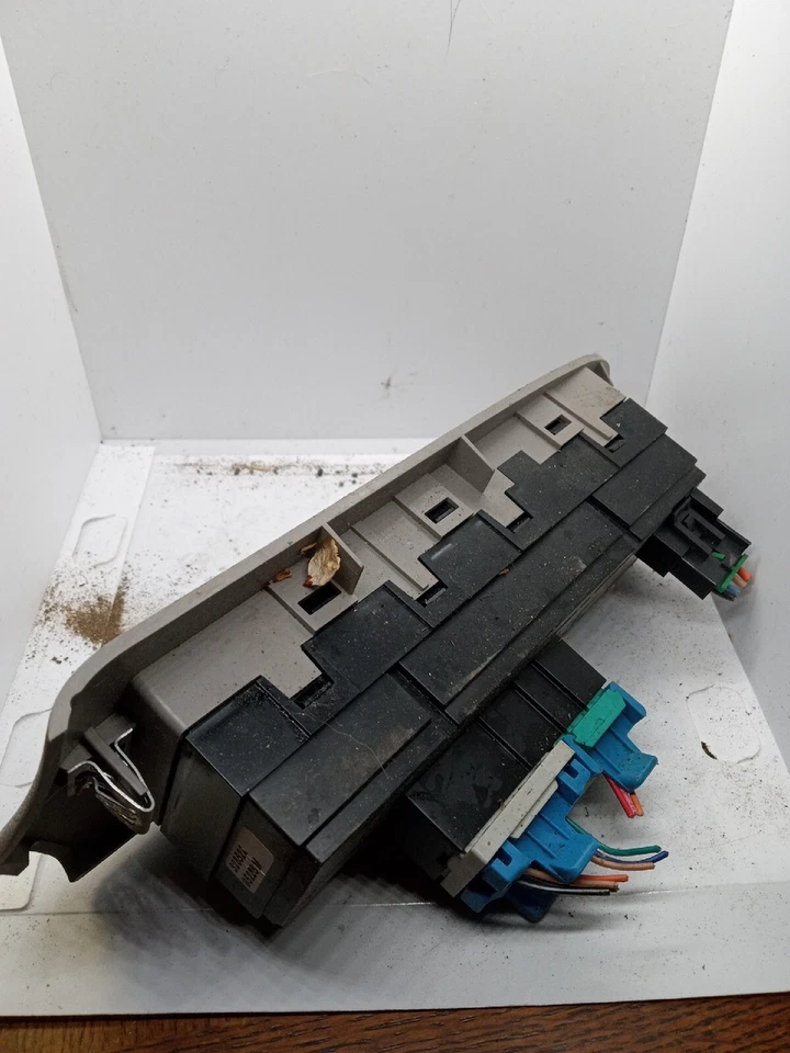 Interruptor de bloqueo de puerta lateral para pasajero Chevrolet Trail Blazer 2002-2009 P/n 15857676 Foto 3 de 4