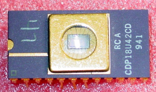 RCA CDP18U42CD UVPROM UV Erasable ROM HI-REL CMOS MIL-SPEC CERDIP NOS Vintage - Afbeelding 2 van 6
