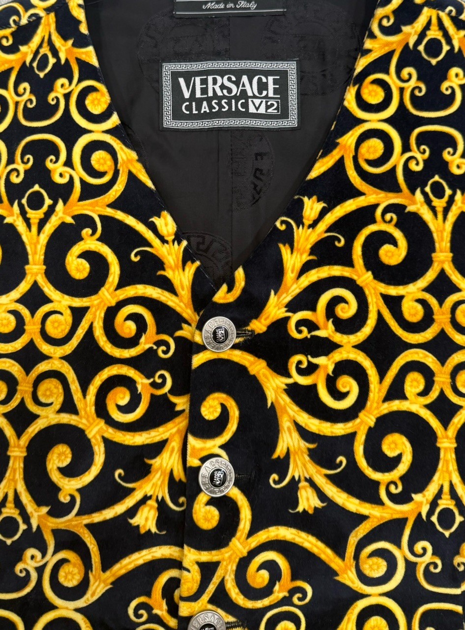 VERSACE CLASSIC V2 Velvet Vest Vintage Baroque Print Size 54 Black & Gold image 3