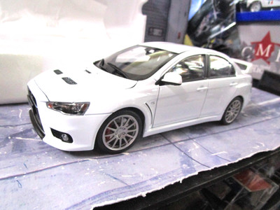 MITSUBISHI Lancer Evolution X Ev0 10 weiss 2009 - 16 Sunstar S5824 Diecast  1:18