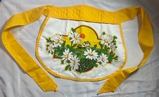 Vintage Great Condition Half Apron Daisies Floral Yellow White Green