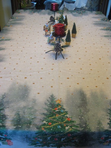 Tahari Weihnachten Gold Schneeflocke Schneewald 60x84 Tischdecke - Bild 2 von 13