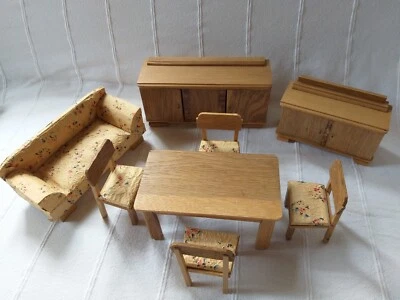 Altes Wohnzimmer Esszimmer Schränke Tisch Sofa Stühle Papierpolsterung 40/50er - Bild 1 von 4