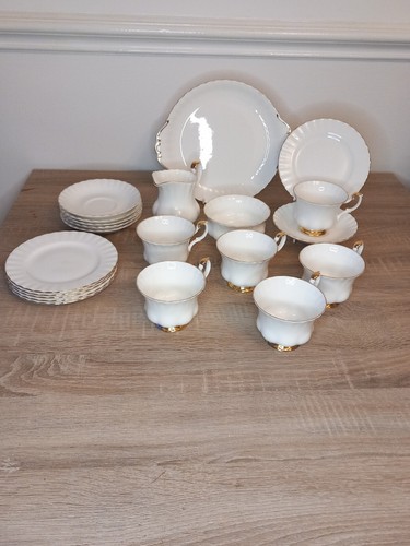 VINTAGE ROYAL ALBERT "VAL D'OR" ENGLISH BONE CHINA TEA SET FOR 6 - Picture 2 of 4