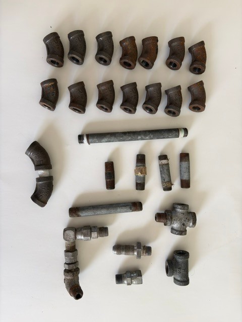 LOT OF 30 BLACK 1/4" IRON PIPE THREADED FITTINGS - Assorted parts