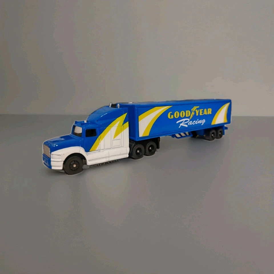 Autotreno semi rimorchio "Good Year Racing" scala 1.87 marca MAISTO - Immagine 2 di 4