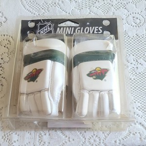 Manager leather minnesota wild hockey gloves. 
