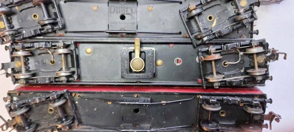 HORNBY DUBLO TIN COACHES ONE IS ROYAL MAIL - Image 4 of 4