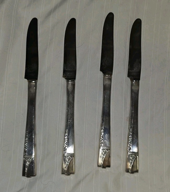 Oneida Nobility Plate Caprice Silverplate Lot of 4 Modern Hollow Grille Knives