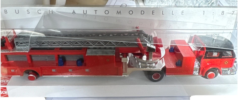BUSCH 1:87 Fire Truck – Made in Germany - Immagine 2 di 4