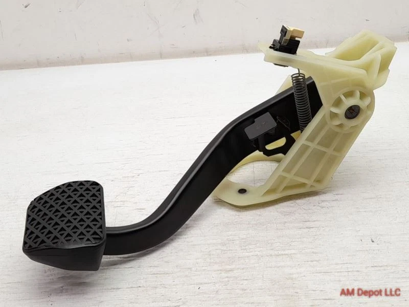 2013 BMW 320i 340i 328i 335i F30 F31 Brake Pedal Assembly 35006860647 6859639 - Image 2 of 4