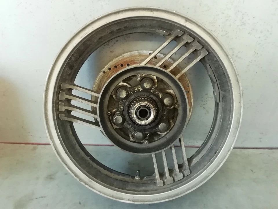 Rueda trasera trasera Yamaha XVZ1200 Venture Royale  Foto 2 de 4